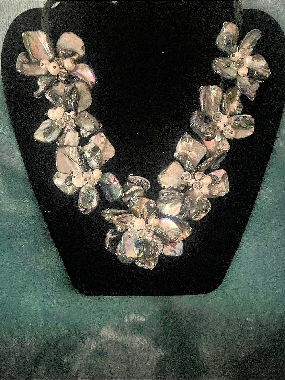 Floral Statement necklace iridescent, Abalone shell/ mother-of-pearl 16”40